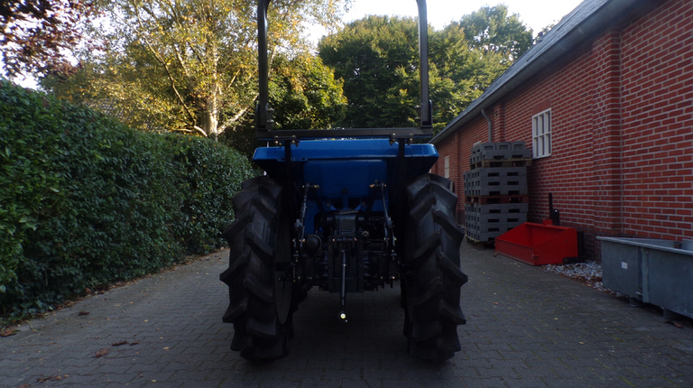 Iseki TU237 mit Frontlader ab 149 € pro Monat.